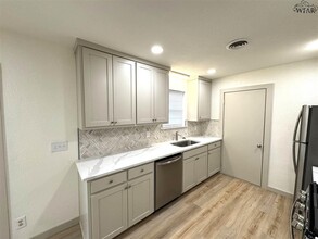 5220 St Helena Dr in Wichita Falls, TX - Building Photo - Building Photo