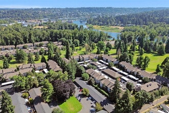 Rivergreens Apartments in Gladstone, OR - Building Photo - Building Photo