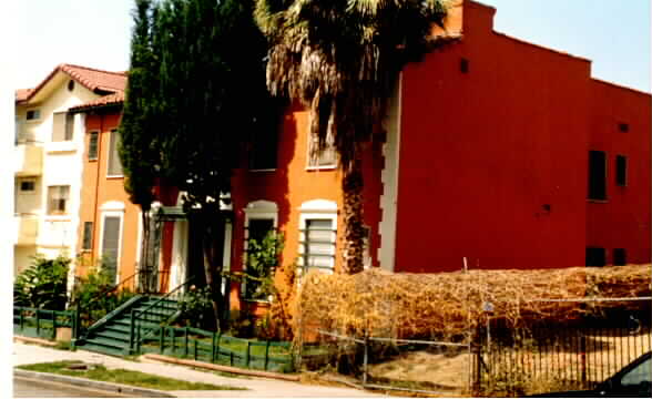 111 S Manhattan Pl in Los Angeles, CA - Foto de edificio