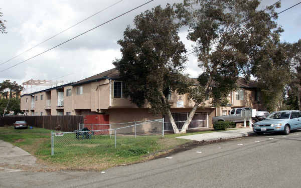 7570 Church Street in Lemon Grove, CA - Foto de edificio - Building Photo