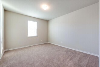 3721 Soft Shore Ln in Pflugerville, TX - Foto de edificio - Building Photo