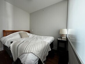 111 13th St E in North Vancouver, BC - Building Photo - Building Photo