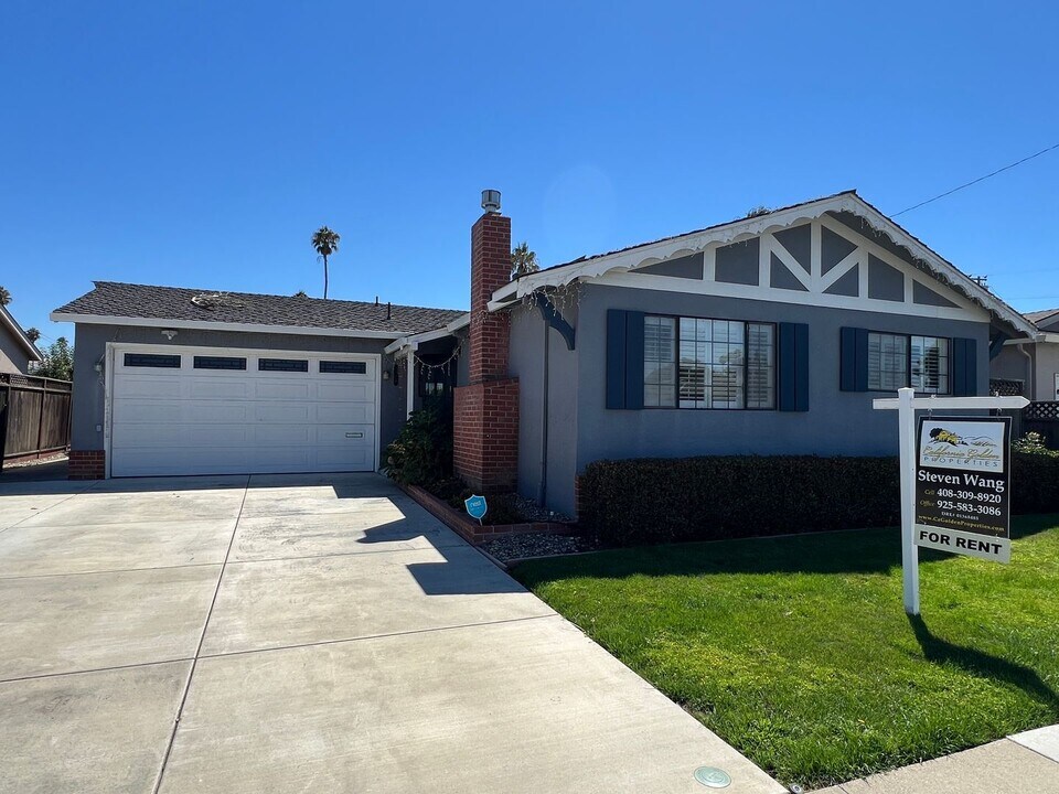 5126 Coco Palm Dr in Fremont, CA - Building Photo