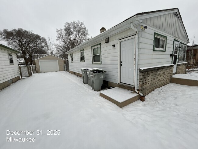 5329 N 65th St in Milwaukee, WI - Building Photo - Building Photo