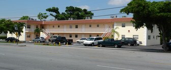 Crystal Meadow Apartments in Pompano Beach, FL - Building Photo