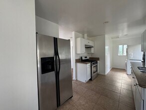 5179 Huntington Dr N in Los Angeles, CA - Building Photo - Building Photo