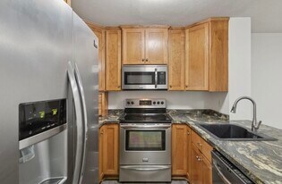 385 Shelard Pky in Minneapolis, MN - Building Photo