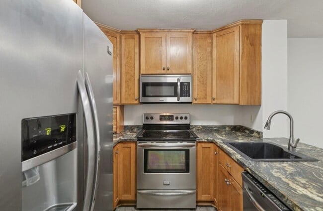 385 Shelard Pky, Unit 103