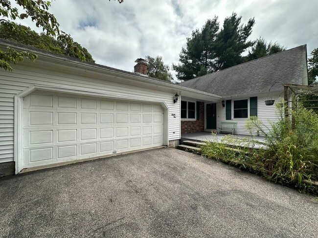 85 Vergason Ave in Norwich, CT - Building Photo - Building Photo