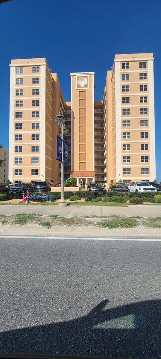 3799 S Atlantic Ave in Daytona Beach Shores, FL - Building Photo