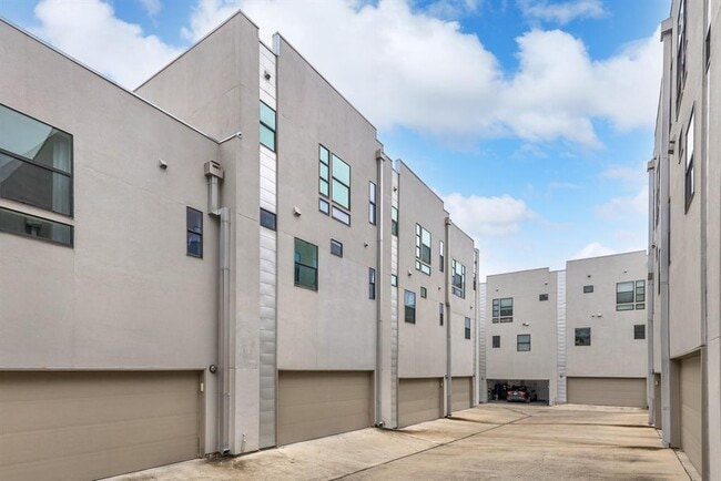 6000 S Congress Ave in Austin, TX - Foto de edificio - Building Photo