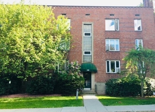 140 Beaconsfield Rd in Brookline, MA - Foto de edificio