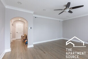 2240 N Sawyer Ave, Unit 2 in Chicago, IL - Building Photo