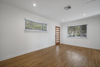 NO AVAILABILITY- 654 Ozone in Santa Monica, CA - Building Photo - Building Photo