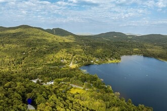 40 Rue Mont Aki in Bromont, QC - Building Photo - Building Photo