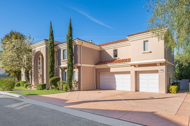 property at 11221 Briarcliff Ln