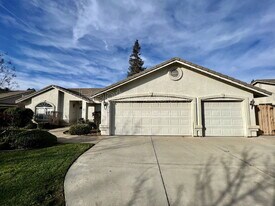 1239 El Portal Dr in Merced, CA - Building Photo