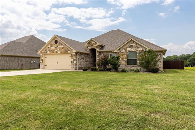 3103 Windcrest Ct in Granbury, TX - Foto de edificio