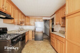 1370 Robinwood Dr in Aurora, IL - Building Photo - Building Photo