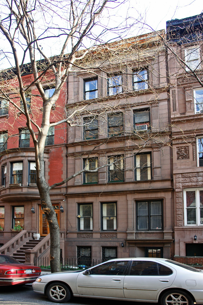 111 W 69th St in New York, NY - Building Photo - Building Photo