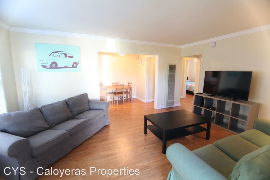 8819 Reading Ave in Los Angeles, CA - Building Photo