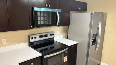 1103 Golden Lakes Blvd in West Palm Beach, FL - Building Photo - Building Photo