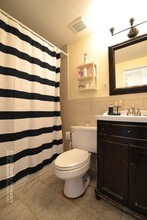 132 Lake Shore Rd, Unit 2 in Boston, MA - Building Photo - Building Photo