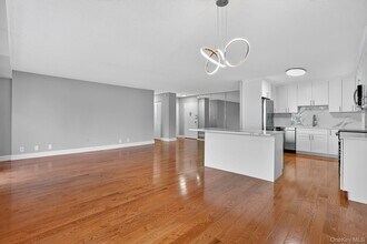 15 Stewart Pl in White Plains, NY - Building Photo - Building Photo