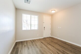 10436 Scotch Elm Ave in Las Vegas, NV - Building Photo - Building Photo