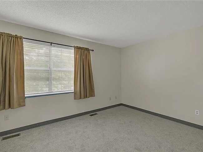 2102 Victoria Ct in Carrollton, VA - Building Photo - Building Photo