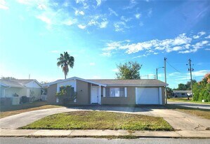 4004 Grayton Dr in New Port Richey, FL - Building Photo