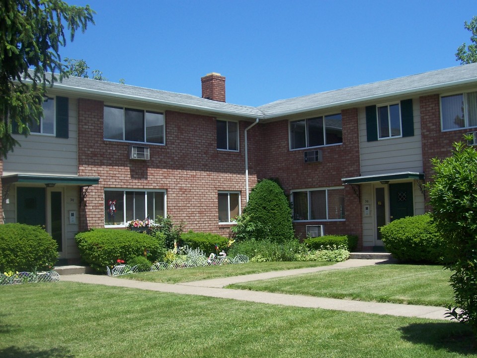 Portland Manor in Irondequoit, NY - Building Photo