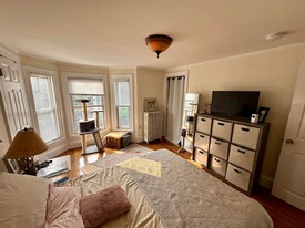 329 Broadway, Unit #4 in Cambridge, MA - Building Photo