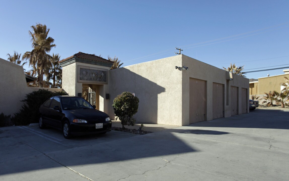 15860 Kasota Rd in Apple Valley, CA - Building Photo