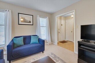 2210 Wilshire Dr in Durham, NC - Foto de edificio - Building Photo