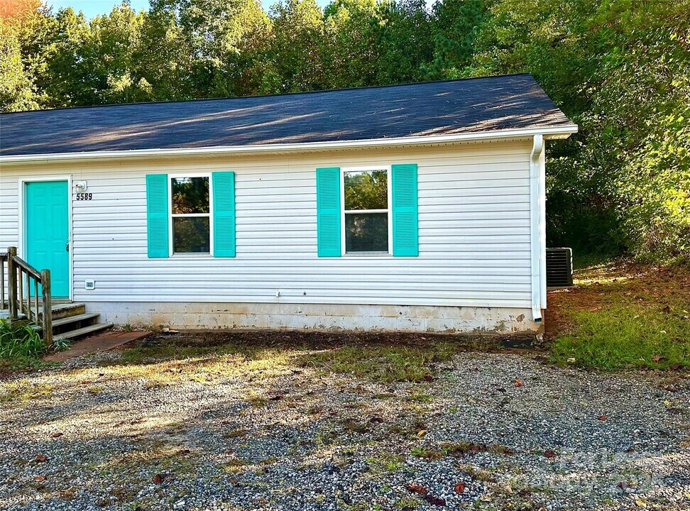 5589 Wrenn Dr in Denver, NC - Building Photo