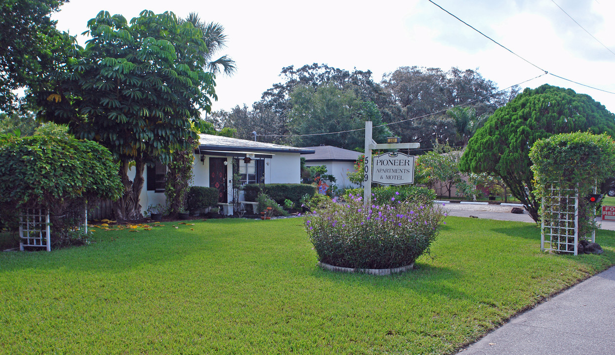 509 Crest Ave in Clearwater, FL - Foto de edificio