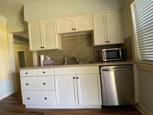 property at 1918 Sul Ross St