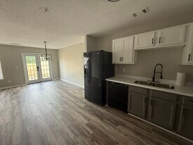 272 Swaying Pine Ct in Crestview, FL - Building Photo
