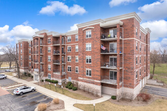 Timber Court in Arlington Heights, IL - Building Photo - Primary Photo