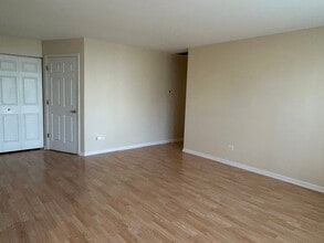 1020 Chaucer Ct in Elgin, IL - Building Photo - Building Photo