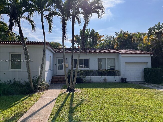 9302 NW 2nd Ct in Miami Shores, FL - Building Photo - Building Photo