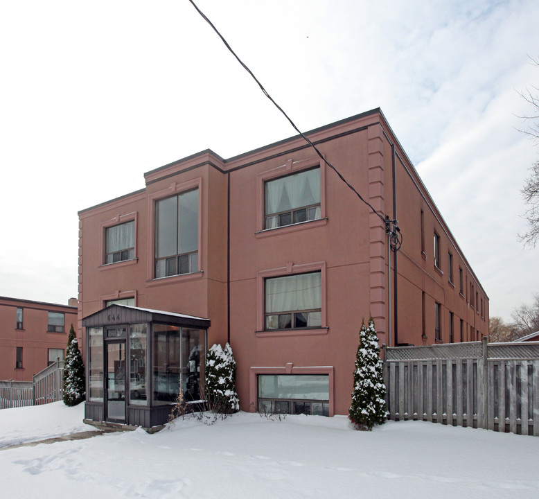 644 Kennedy Rd in Toronto, ON - Building Photo