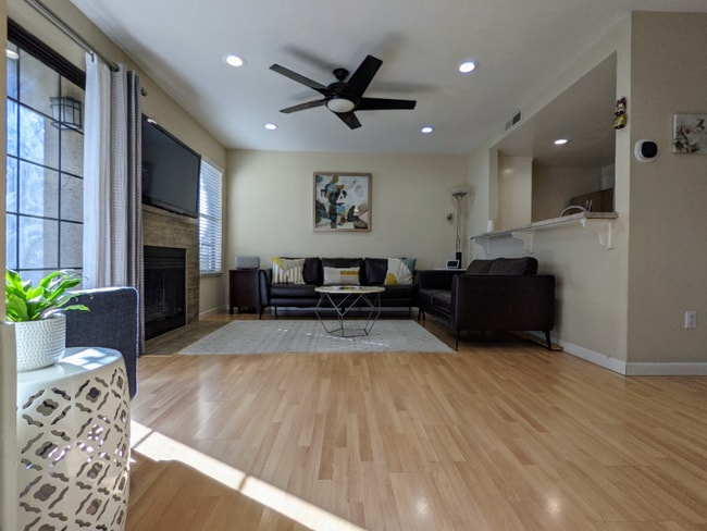 property at 328 W Sunnyoaks Ave