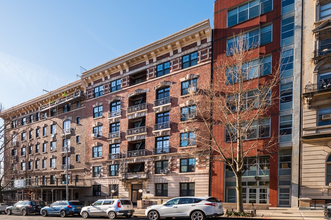 404 W 116th St in New York, NY - Building Photo