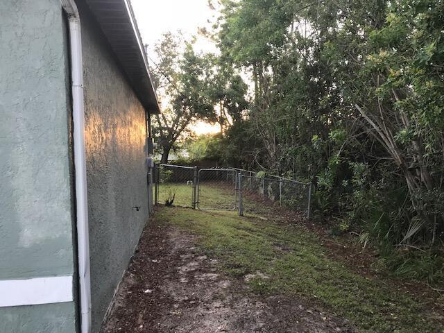 1149 SW Dorchester St in Port St. Lucie, FL - Building Photo - Building Photo