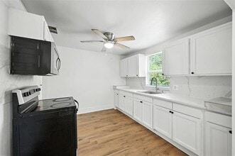 903 W Baker St in Denison, TX - Building Photo - Building Photo