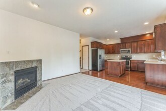 1999 NE 54th Way in Hillsboro, OR - Building Photo - Building Photo