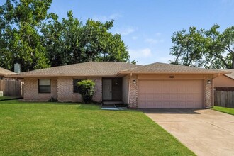 1512 E Main St in Moore, OK - Building Photo - Building Photo