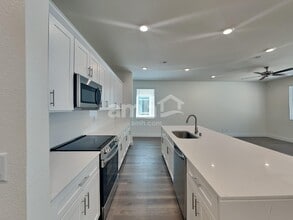 10367 Bee Balm St in Las Vegas, NV - Building Photo - Building Photo